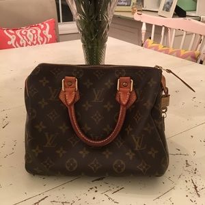 Louis Vuitton Speedy (25?)